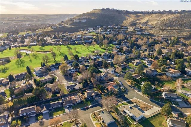 145 Greenview Dr, Richland, WA 99352