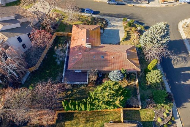 145 Greenview Dr, Richland, WA 99352