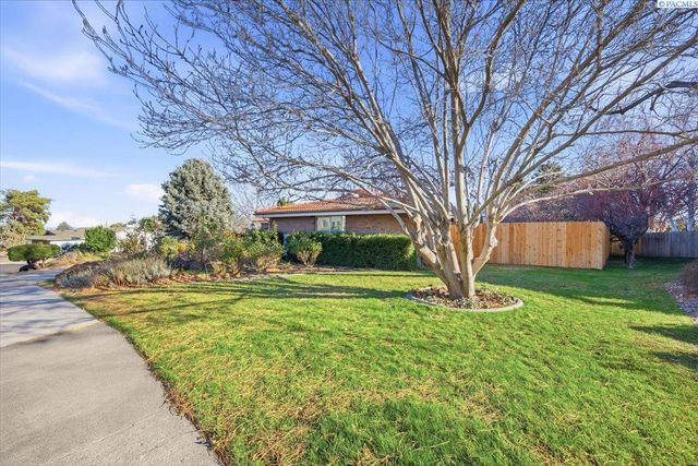 145 Greenview Dr, Richland, WA 99352