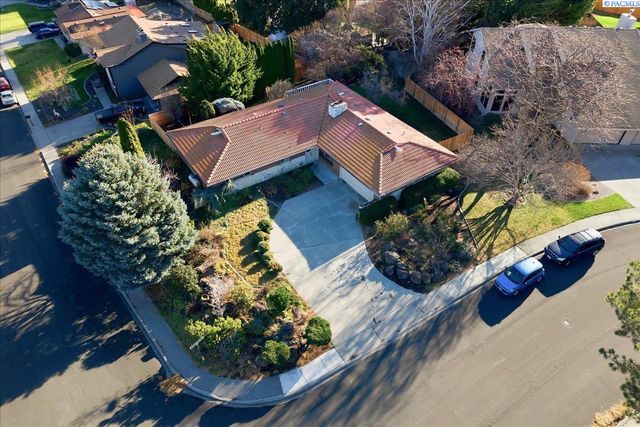 145 Greenview Dr, Richland, WA 99352