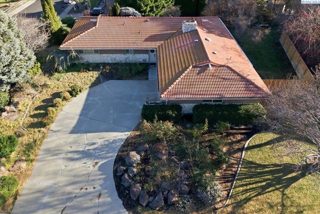 145 Greenview Dr, Richland, WA 99352