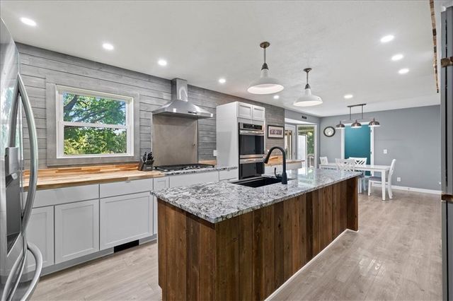 15704 Horton Lane, Overland Park, KS 66223