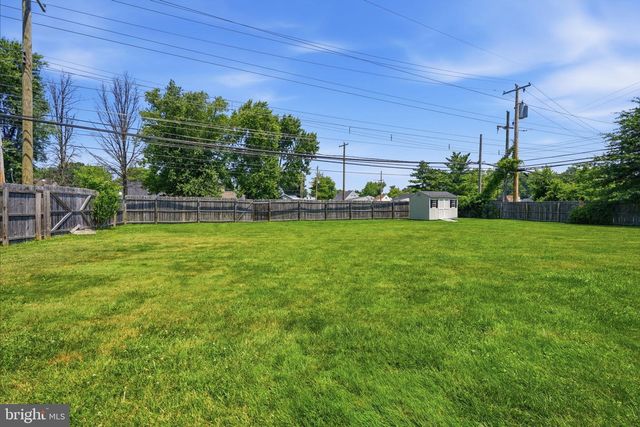 59 IROQUOIS RD, Levittown, PA 19057