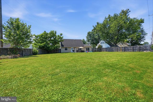59 IROQUOIS RD, Levittown, PA 19057