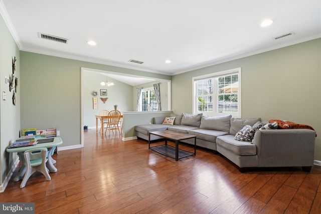 59 IROQUOIS RD, Levittown, PA 19057