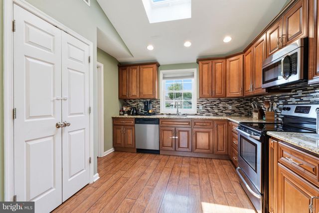 59 IROQUOIS RD, Levittown, PA 19057