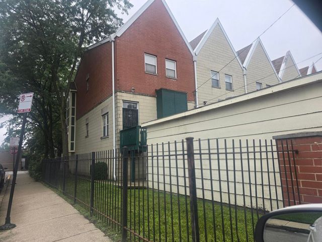 4611 S Lake Park Avenue, Chicago, IL 60653