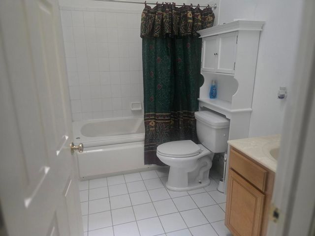 4611 S Lake Park Avenue, Chicago, IL 60653