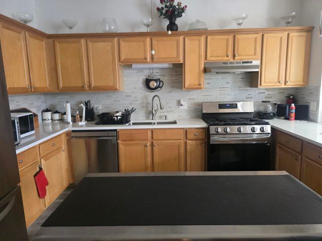 4611 S Lake Park Avenue, Chicago, IL 60653