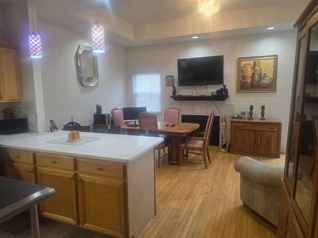 4611 S Lake Park Avenue, Chicago, IL 60653