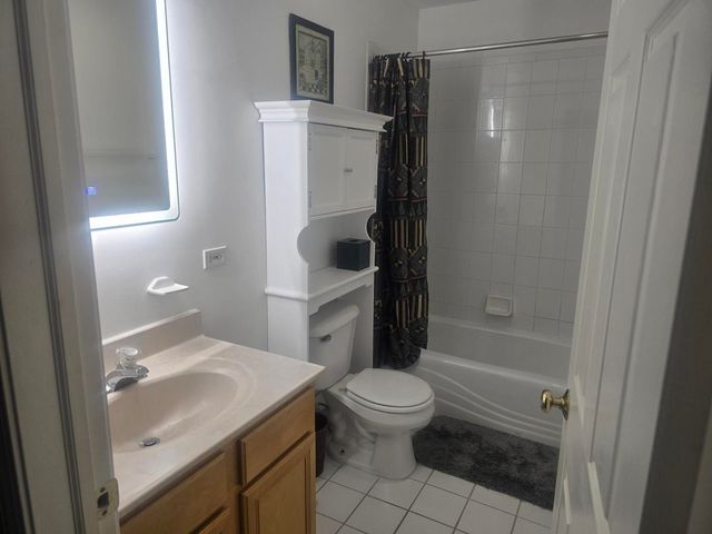 4611 S Lake Park Avenue, Chicago, IL 60653
