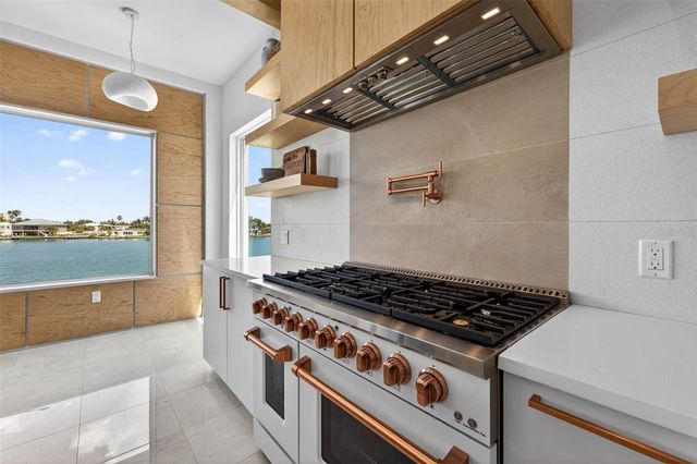 10201 GULF BOULEVARD, Treasure Island, FL 33706