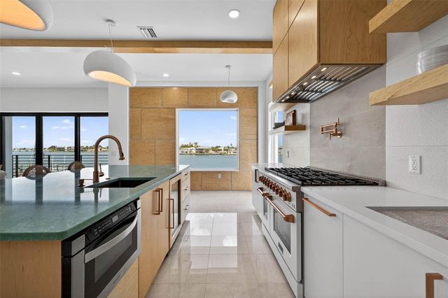 10201 GULF BOULEVARD, Treasure Island, FL 33706