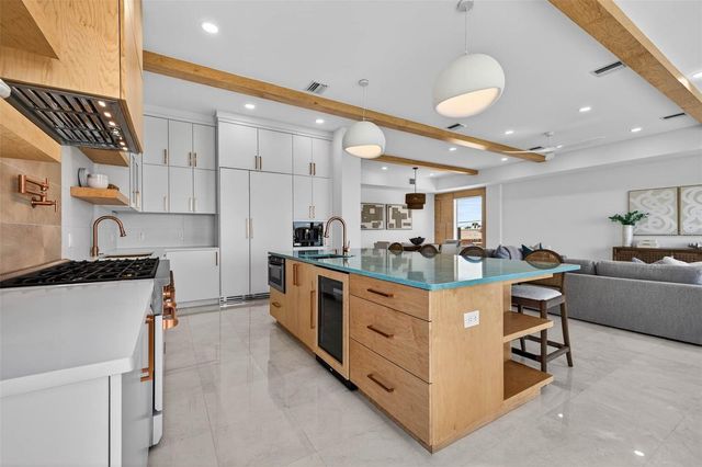 10201 GULF BOULEVARD, Treasure Island, FL 33706