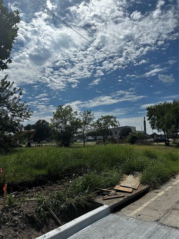 2209 Pennsylvania Avenue, Dallas, TX 75215