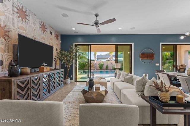 3827 E MEAD Drive, Chandler, AZ 85249