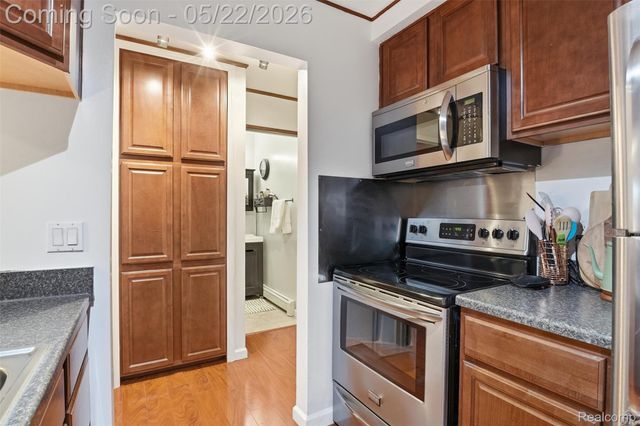 15055 Hubbard Street 35, Livonia, MI 48154