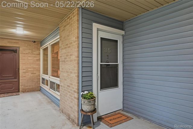 15055 Hubbard Street 35, Livonia, MI 48154