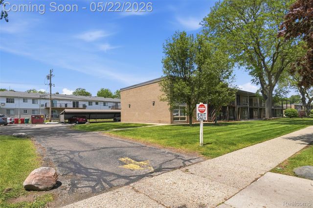 15055 Hubbard Street 35, Livonia, MI 48154