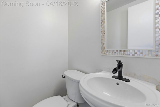 37816 Charter Oaks Boulevard, Clinton Charter Township, MI 48036