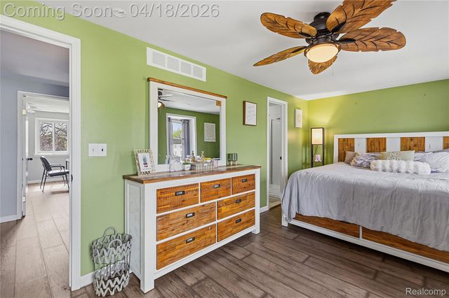 37816 Charter Oaks Boulevard, Clinton Charter Township, MI 48036