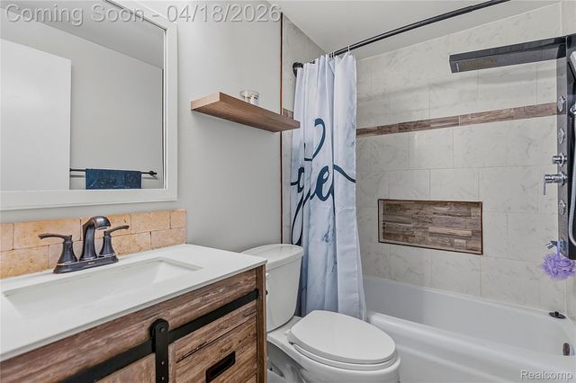 37816 Charter Oaks Boulevard, Clinton Charter Township, MI 48036