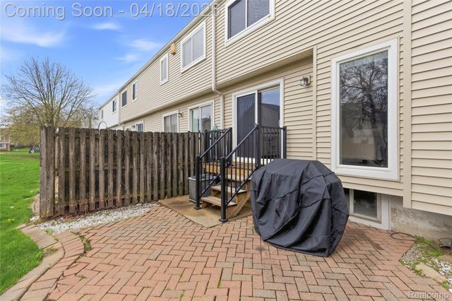 37816 Charter Oaks Boulevard, Clinton Charter Township, MI 48036