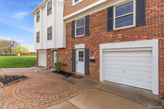 37816 Charter Oaks Boulevard, Clinton Charter Township, MI 48036