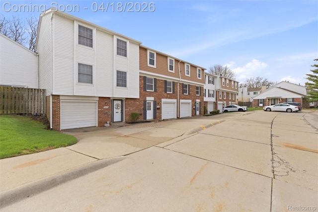 37816 Charter Oaks Boulevard, Clinton Charter Township, MI 48036