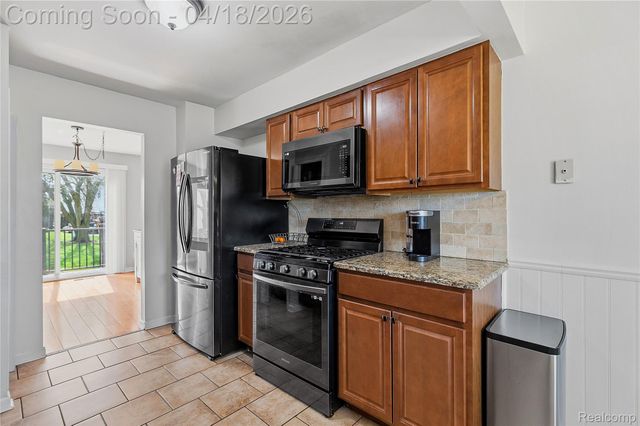 37816 Charter Oaks Boulevard, Clinton Charter Township, MI 48036
