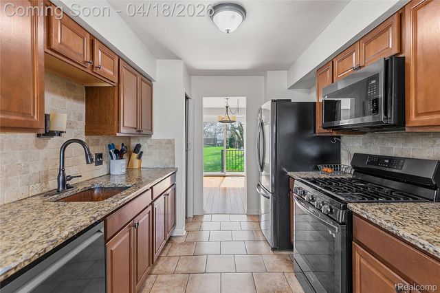 37816 Charter Oaks Boulevard, Clinton Charter Township, MI 48036