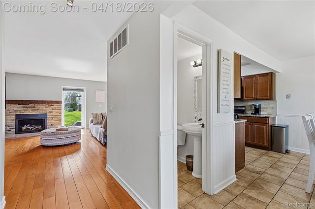 37816 Charter Oaks Boulevard, Clinton Charter Township, MI 48036