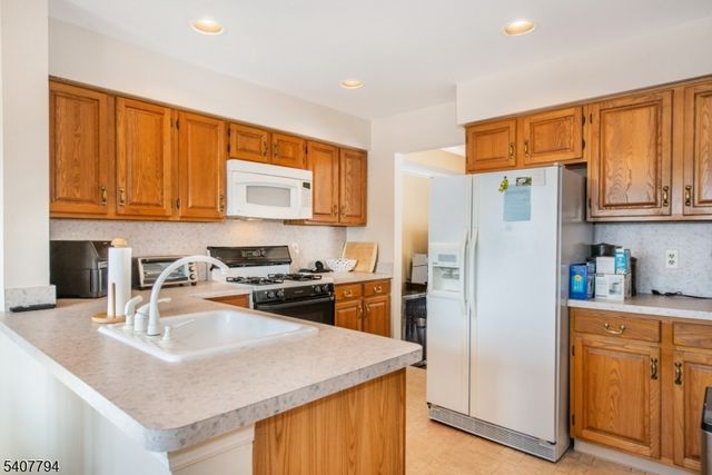 32 Noelle Ct, Lincoln Park Boro, NJ 07035