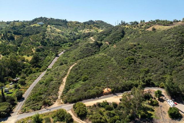 27995 Cougar Pass Rd, Escondido, CA 92026