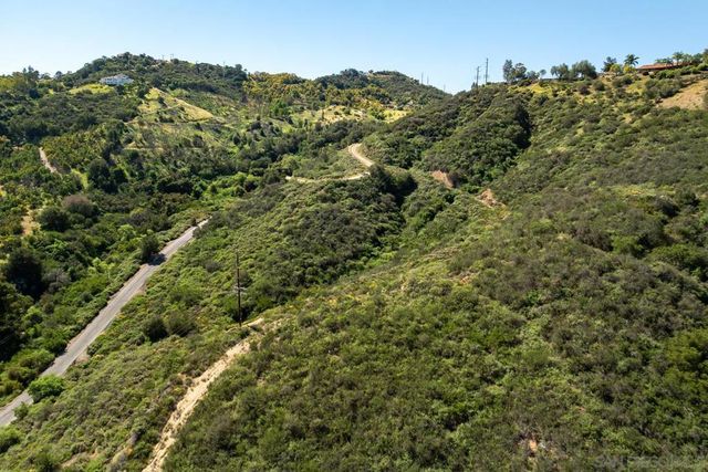 27995 Cougar Pass Rd, Escondido, CA 92026