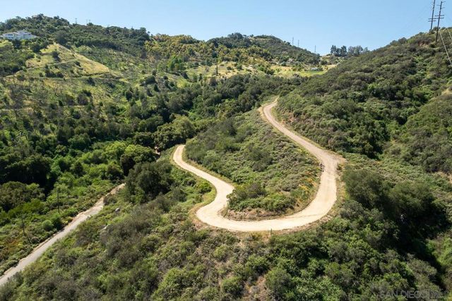 27995 Cougar Pass Rd, Escondido, CA 92026