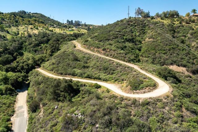 27995 Cougar Pass Rd, Escondido, CA 92026