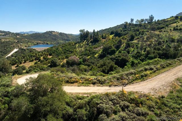 27995 Cougar Pass Rd, Escondido, CA 92026