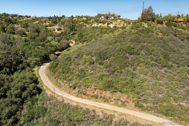 27995 Cougar Pass Rd, Escondido, CA 92026