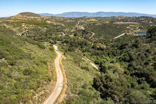 27995 Cougar Pass Rd, Escondido, CA 92026