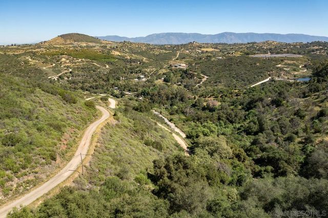27995 Cougar Pass Rd, Escondido, CA 92026