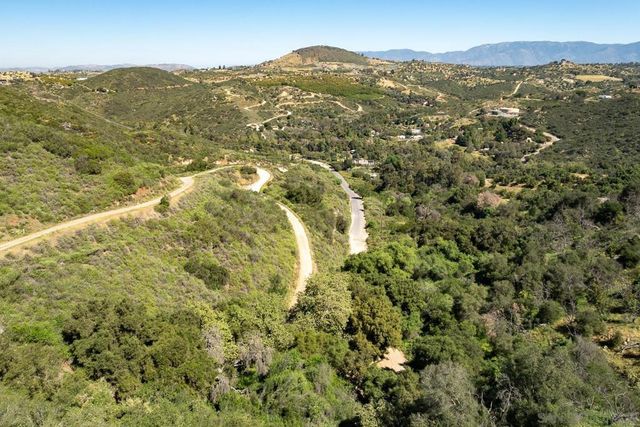 27995 Cougar Pass Rd, Escondido, CA 92026