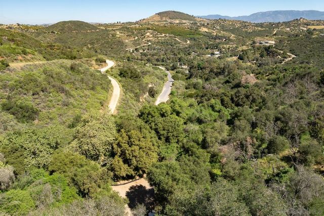 27995 Cougar Pass Rd, Escondido, CA 92026