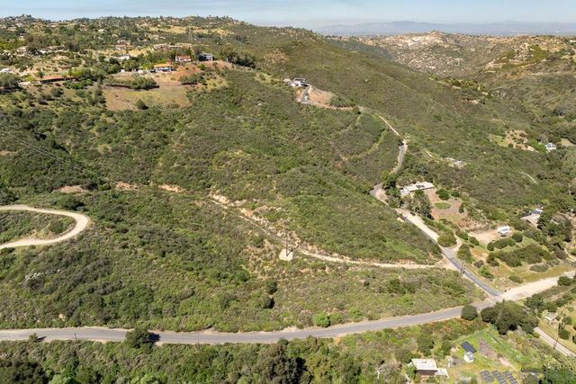 27995 Cougar Pass Rd, Escondido, CA 92026