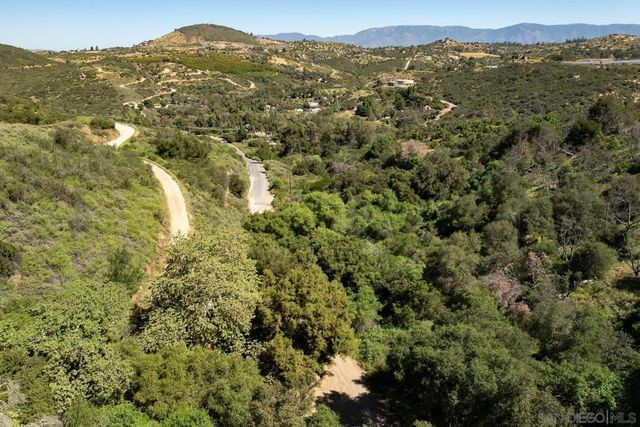 27995 Cougar Pass Rd, Escondido, CA 92026