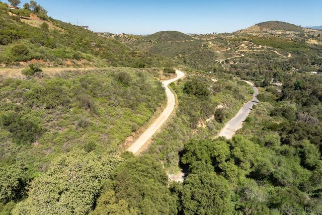 27995 Cougar Pass Rd, Escondido, CA 92026