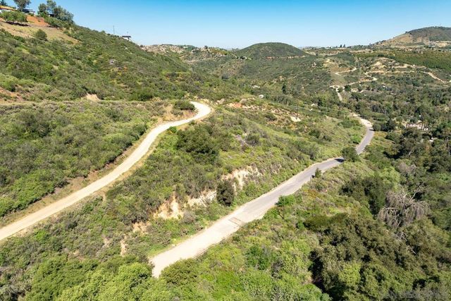 27995 Cougar Pass Rd, Escondido, CA 92026