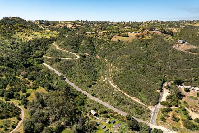 27995 Cougar Pass Rd, Escondido, CA 92026