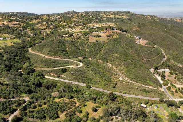 27995 Cougar Pass Rd, Escondido, CA 92026