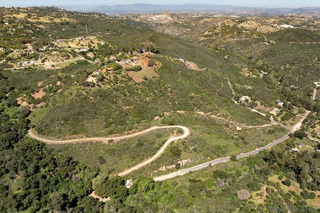 27995 Cougar Pass Rd, Escondido, CA 92026